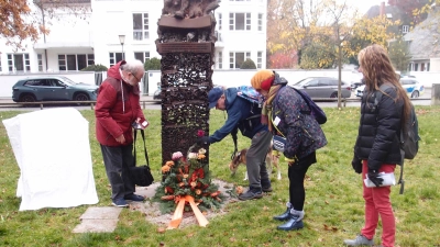 Der Opfer des Nationalsozialismus wird am 7. November gemeinsam beim Mahnmal in Giesing/Harlaching gedacht. (Foto: Kieweg)