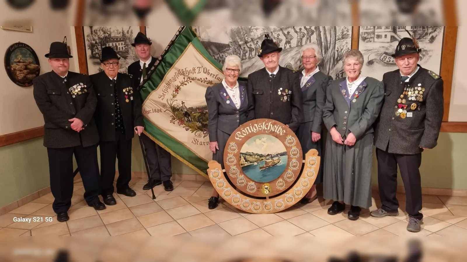 Schweren Herzens stellt die Schützengesellschaft D'Oberlandler Starnberg den Schießbetrieb ein und verabschiedet sich mit einem letzten Gemeinschaftsbild der Mitglieder. (Foto: D'Oberlandler Starnberg)