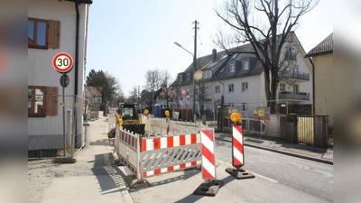 In Forstenried (hier beim Alten WIrt) gilt auf der Herterichstraße ebenso wie im Dorfkern Solln oder vor der Herterichschule Tempo 30. Es gibt aber auch 50-km/h-Abschnitte. (Foto: job)