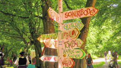 Viel geboten ist jedes Jahr beim Waldfest in Gauting. Da leistet ein Wegweiser zu den einzelnen Programmpunkten gute Dienste. (Foto: EKP)