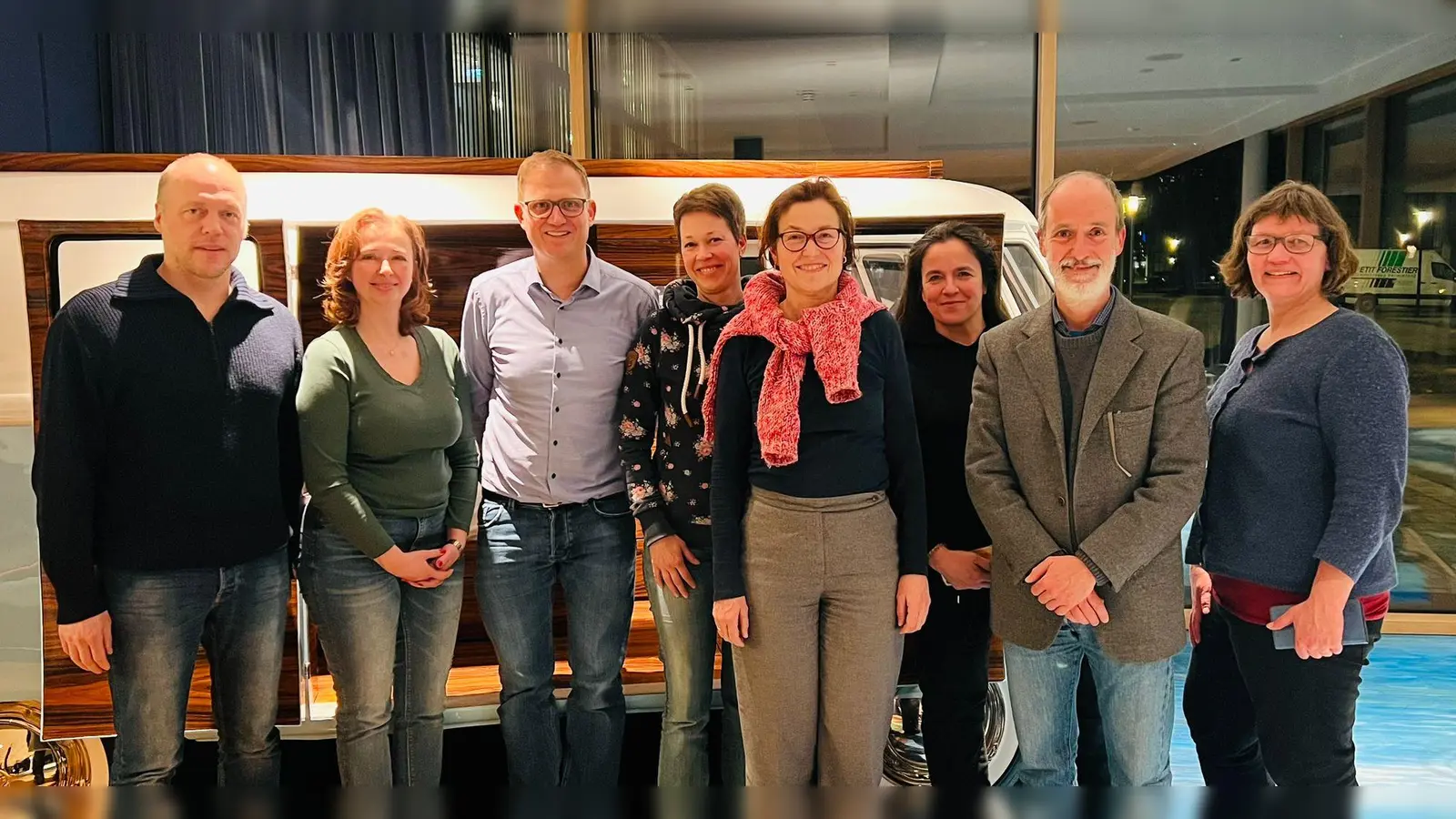 Der Förderverein der Bergmann-Schule hat sich neu formiert. Im Bild von links: Tim Liedl (Vorsitzender), Manuela Freis (Schatzmeisterin), Sven März (stellvertretender Vorsitzender), Bettina Stark (Beisitzerin), Eva Tücking (Protokollführerin), Christine Rödel (Beisitzerin), Carlos Collado Seidel (ehem. Vorsitzender), Sabine Jaschke (Kassenprüferin). (Foto: pr)