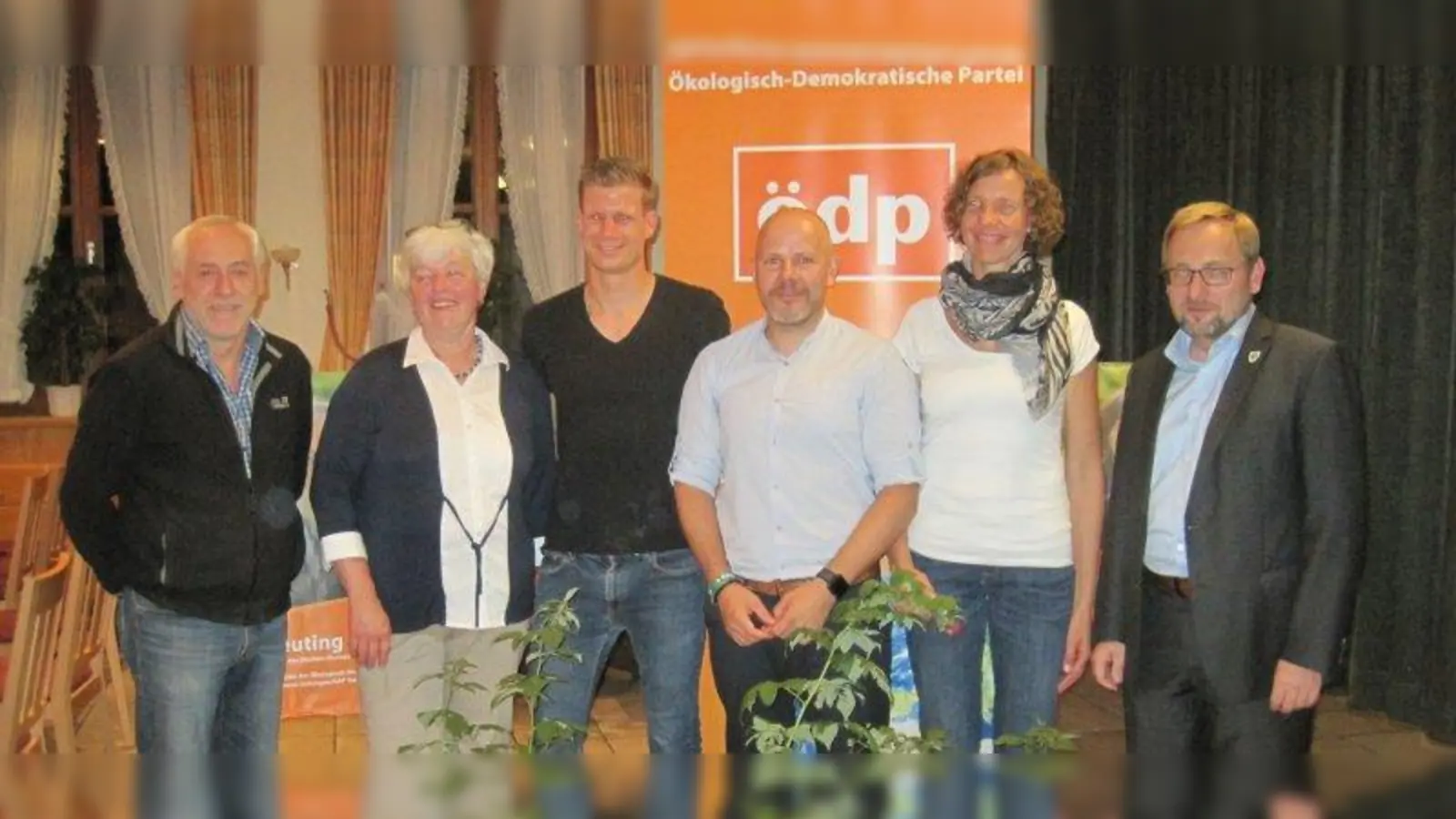 Karl Edenhofer (zweiter ÖDP-Kreisvorsitzender), Agnes Edenhofer, Rupert Palmberger, Markus Kunzendorf, Irmi Richter und ÖDP-Kreisvorsitzender Garmisch-Partenkirchen Ralf Beuting (von links). (Foto: Andreas Beifuß)