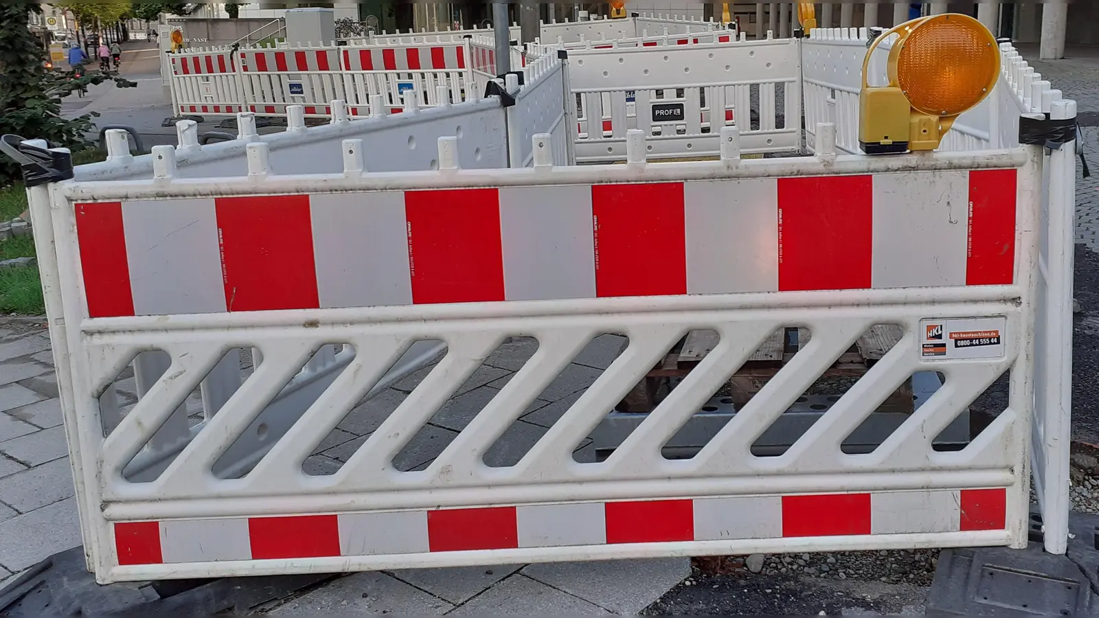 Voraussichtlich zwei Wochen dauern die Bauarbeiten in der Hollerner Straße. Es wird umgeleitet.  (Symbolbild: mha)