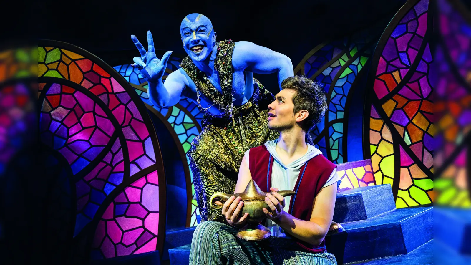 Dschinni und Aladin werden im Musical Freunde. (Foto: Nilz Böhme)