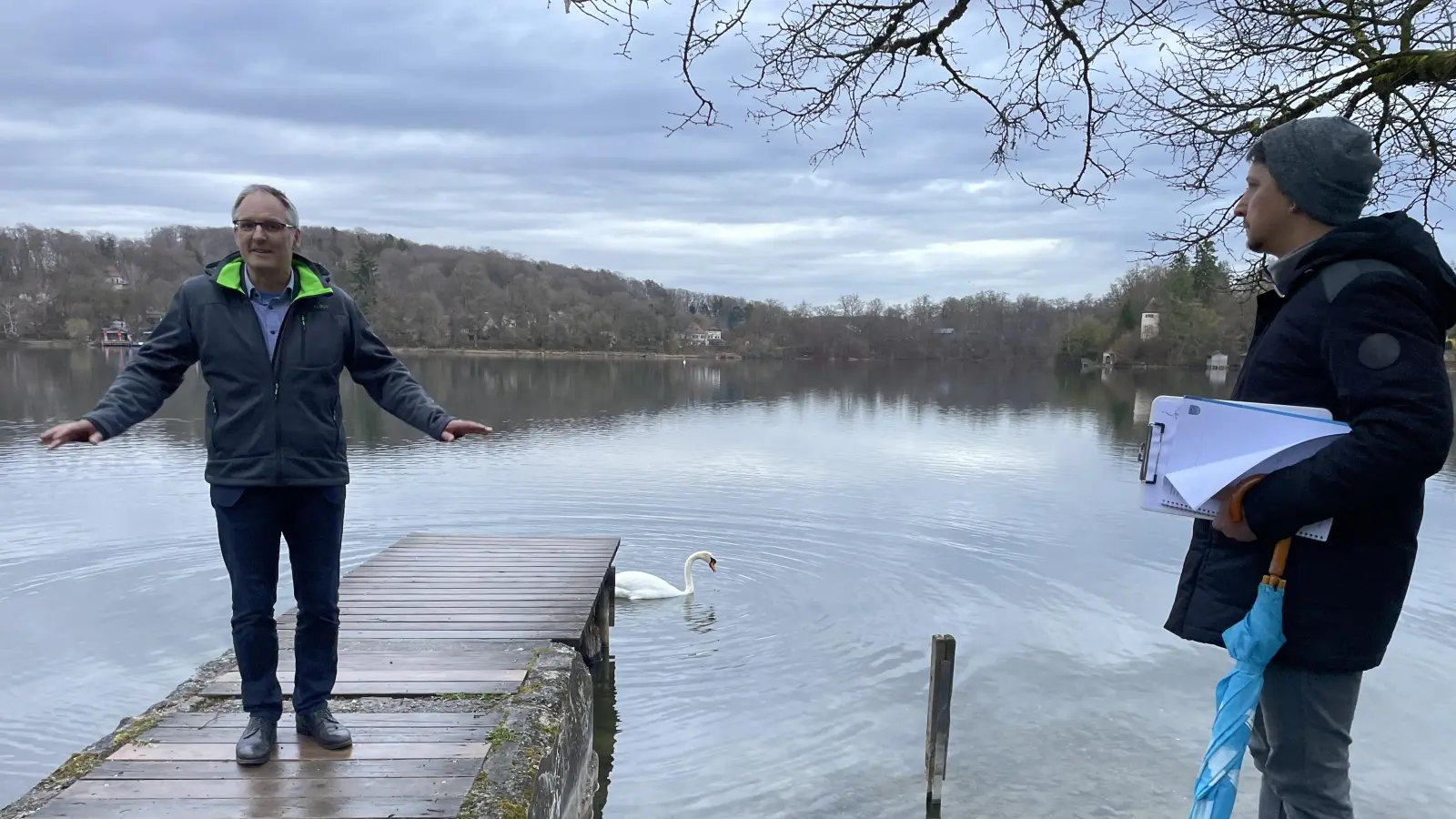 Wasservögel, wie der Schwan im Hintergrund, sollen am Weßlinger See ihre Schutzareale behalten. Li. Michael Sturm. (Foto: pst)