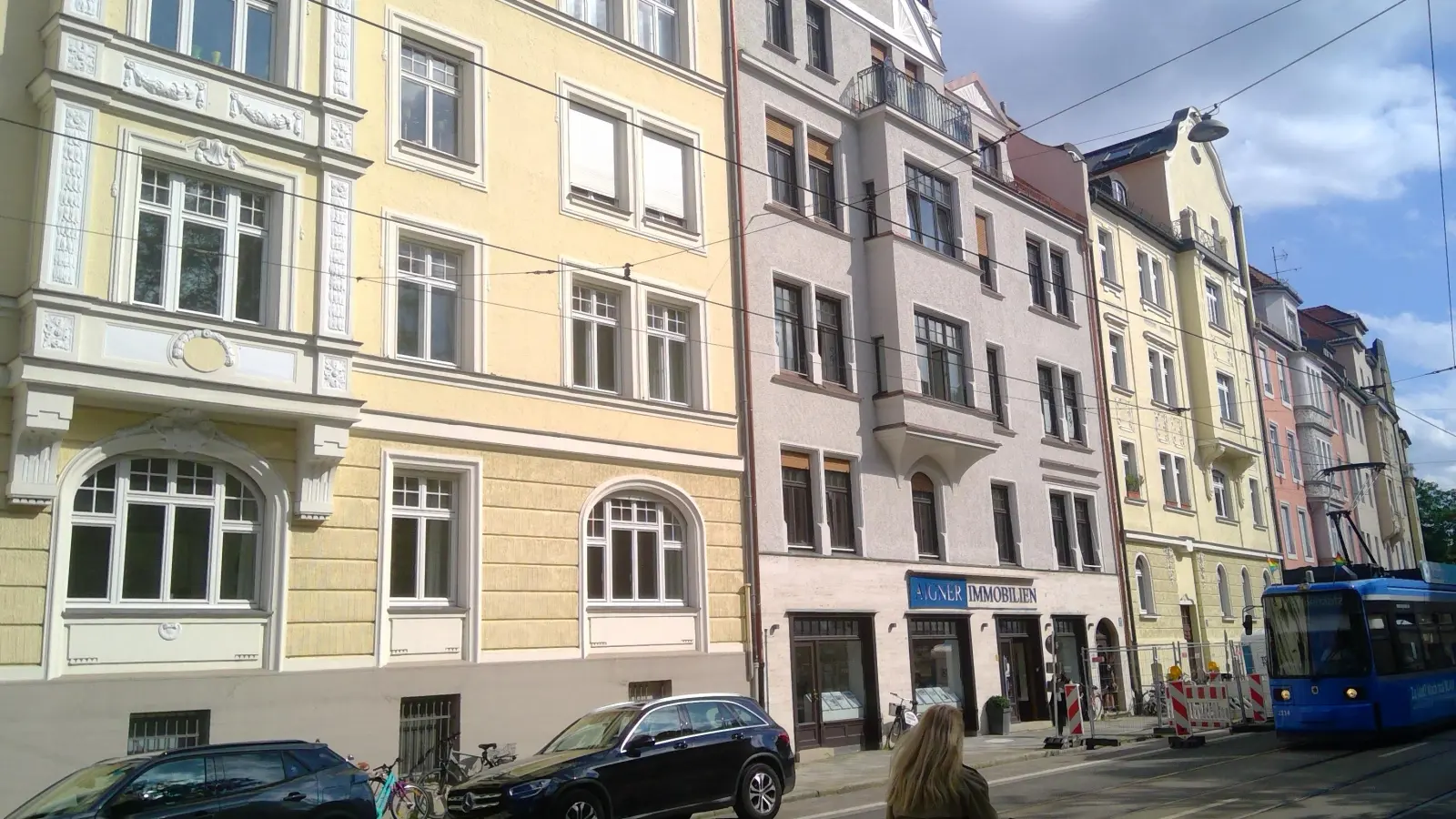 Die Preise für hochwertige Eigentumswohnungen bleiben in München insgesamt stabil. Dabei gibt es klare Unterschiede zwischen den Stadtteilen: In der Maxvorstadt und in Bogenhausen (Foto) ziehen die Preise an. In Teilen Schwabings gibt es dagegen Rückgänge zu beobachten. (Archivbild: bas)