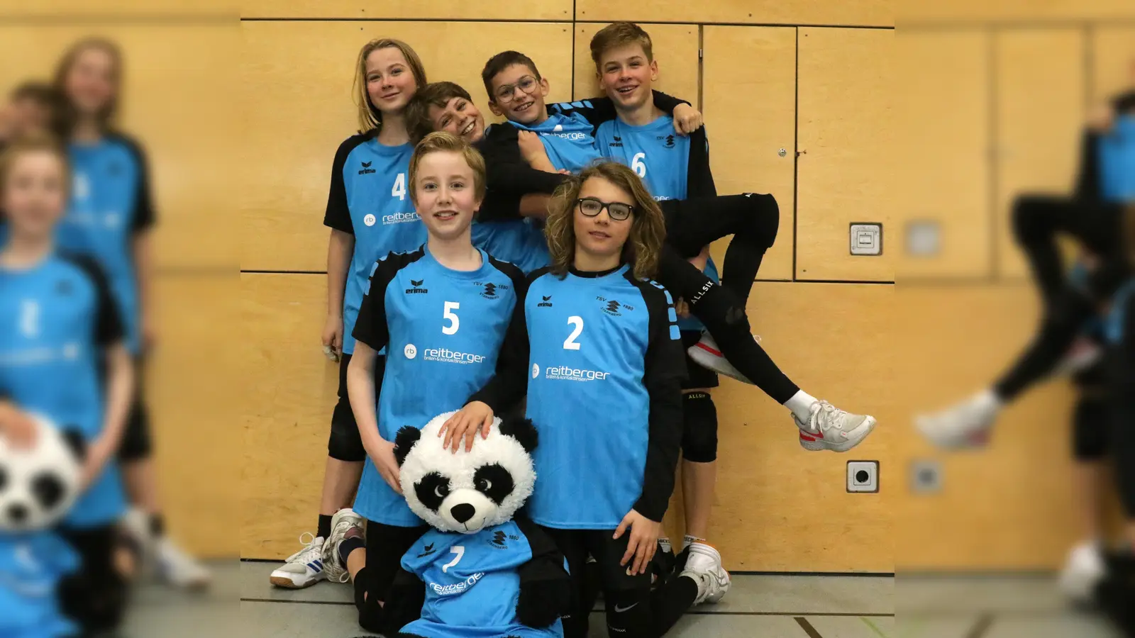 Das Team freut sich über die gute Saison: hinten v.l. Sebastian Klein, Giacomo Giancane, Noah Reitberger, Lenny Summerer; vorne v.l. Jannik Pohlus und Ferdinand Scheck.<br> (Foto: © TSV Starnberg)