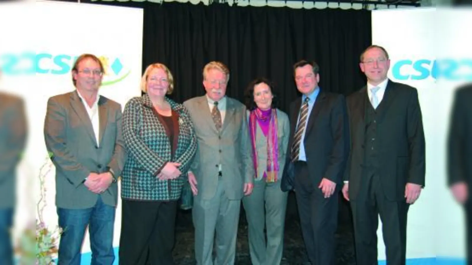 Manfred Spannagl (Bürobedarf), Bezirksrätin Barbara Kuhn, Dr. Otmar Bernhard, Anneliese Greimel (Friseursalon Obermeier), Josef Schmid und Max Straßer beim Neujahrsempfang. (Foto: pi)