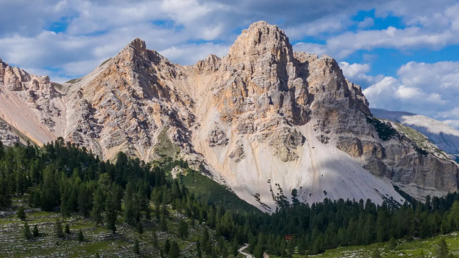 Die Eisengabelspitze hinter dem Grünsee. (Foto: Stephan Schulz)