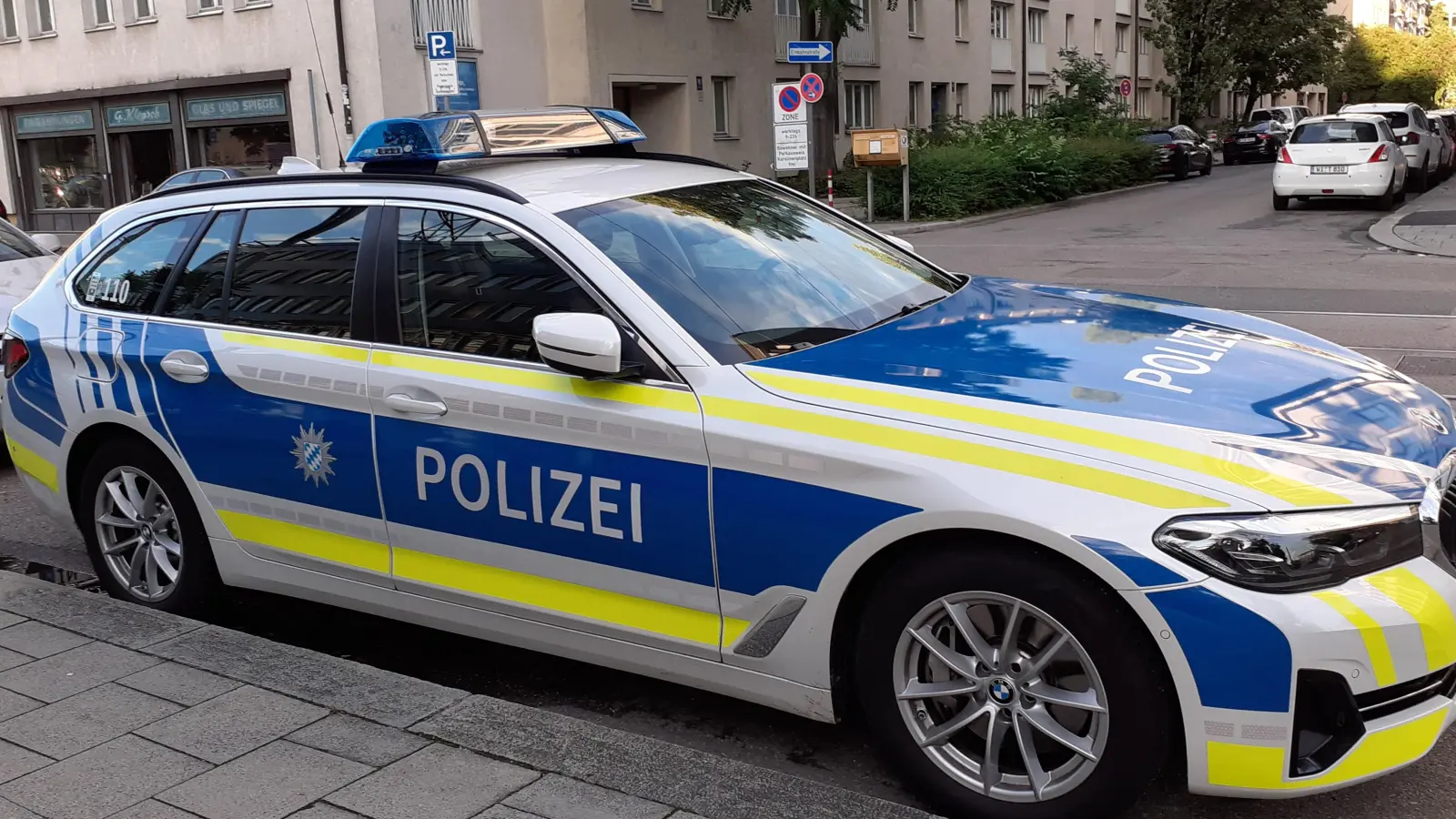 Zehn Polizeistreifen waren am Dienstagnachmittag rund um den Königsplatz im Einsatz. (Foto: mha)