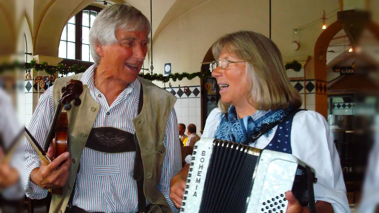Mit traditionellem Liedgut aus der österreichischen Hauptstadt bringt die Stark Musi Wiener Hoagartnstimmung nach Moosach.  (Foto: Stark Musi)