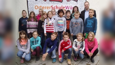 Für den guten Zweck! Schüler der 5. Klassen der Mittelschule in Wörth sammeln fürs Rote Kreuz. 	 (Foto: Schule)
