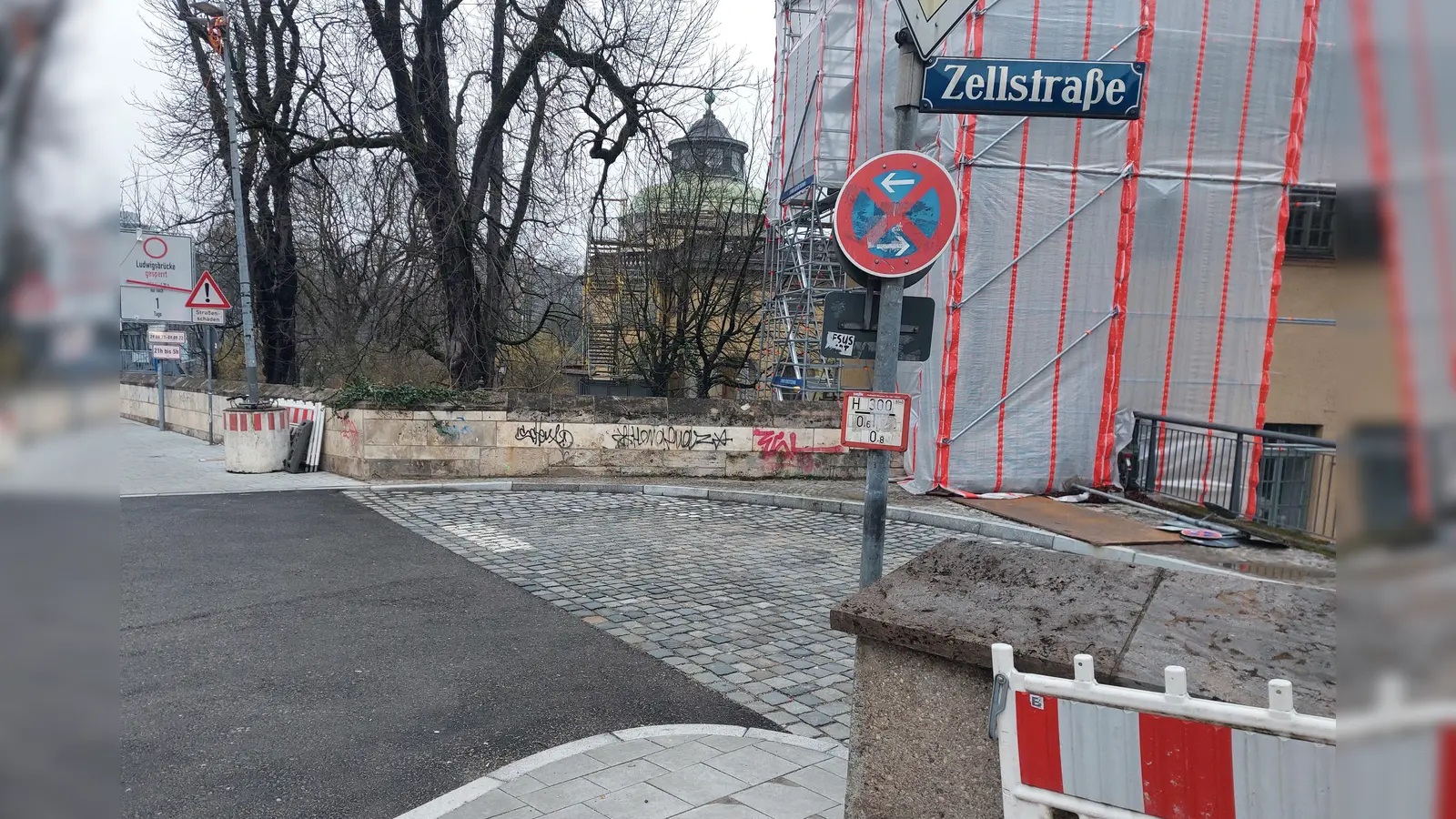 Die Abzweigung von der Ludwigsbrücke zur Zellstraße, die zum Muffatwerk und zum Müller'schen Volksbad führt, wird demnächst saniert und verbessert. (Foto: bas)