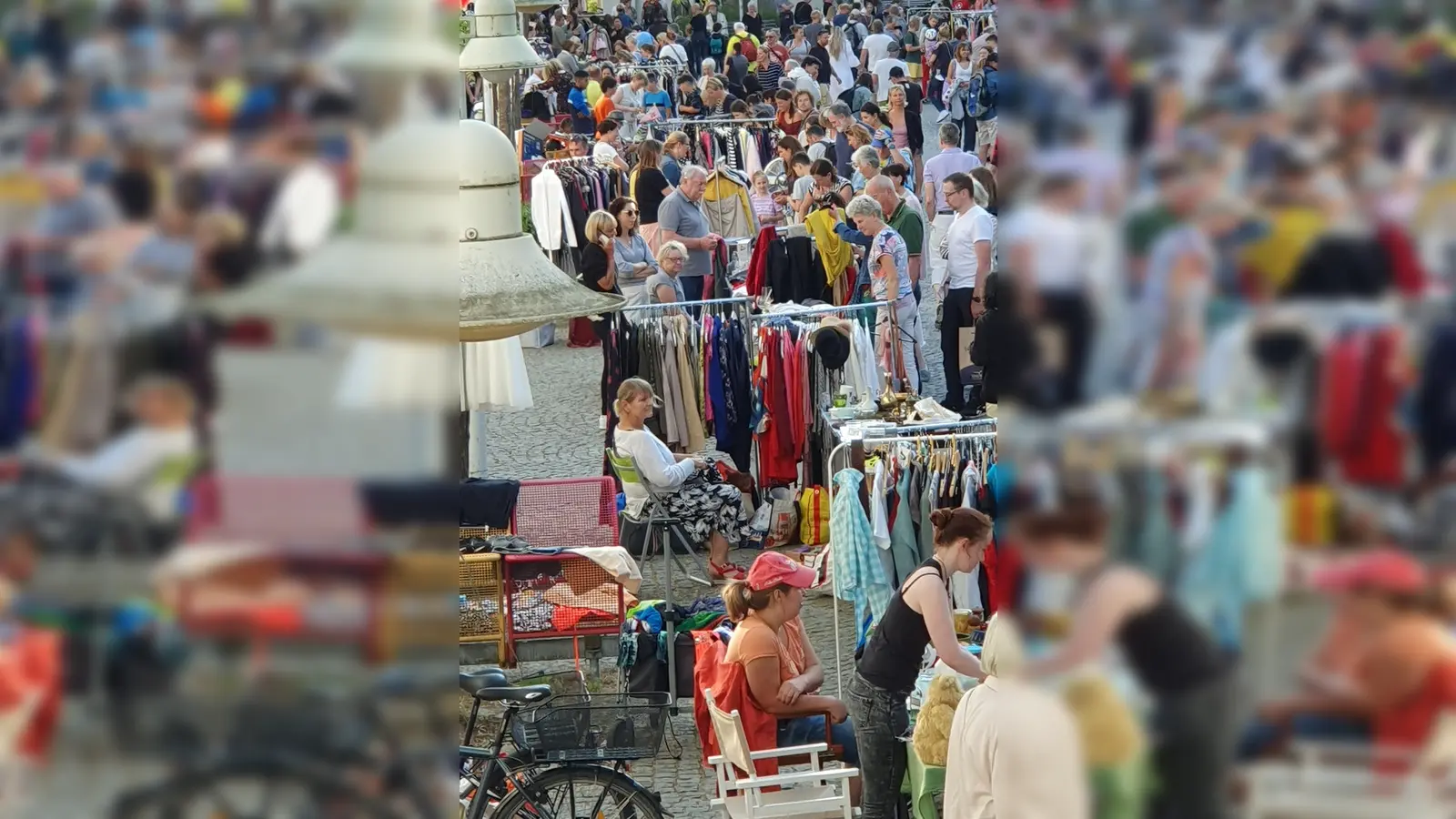 Stets gut besucht ist der Nachtflohmarkt in Ottobrunn. (Foto: E. Aulenbach)