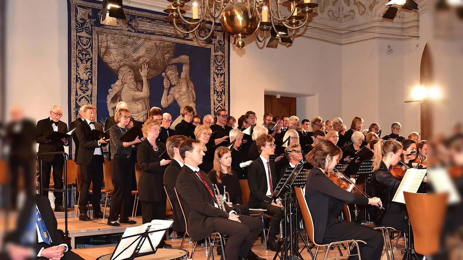 Der Chor vocal ampArt überzeugt beim letzten Schlosskonzert. (Foto: Liedertafel Dachau)