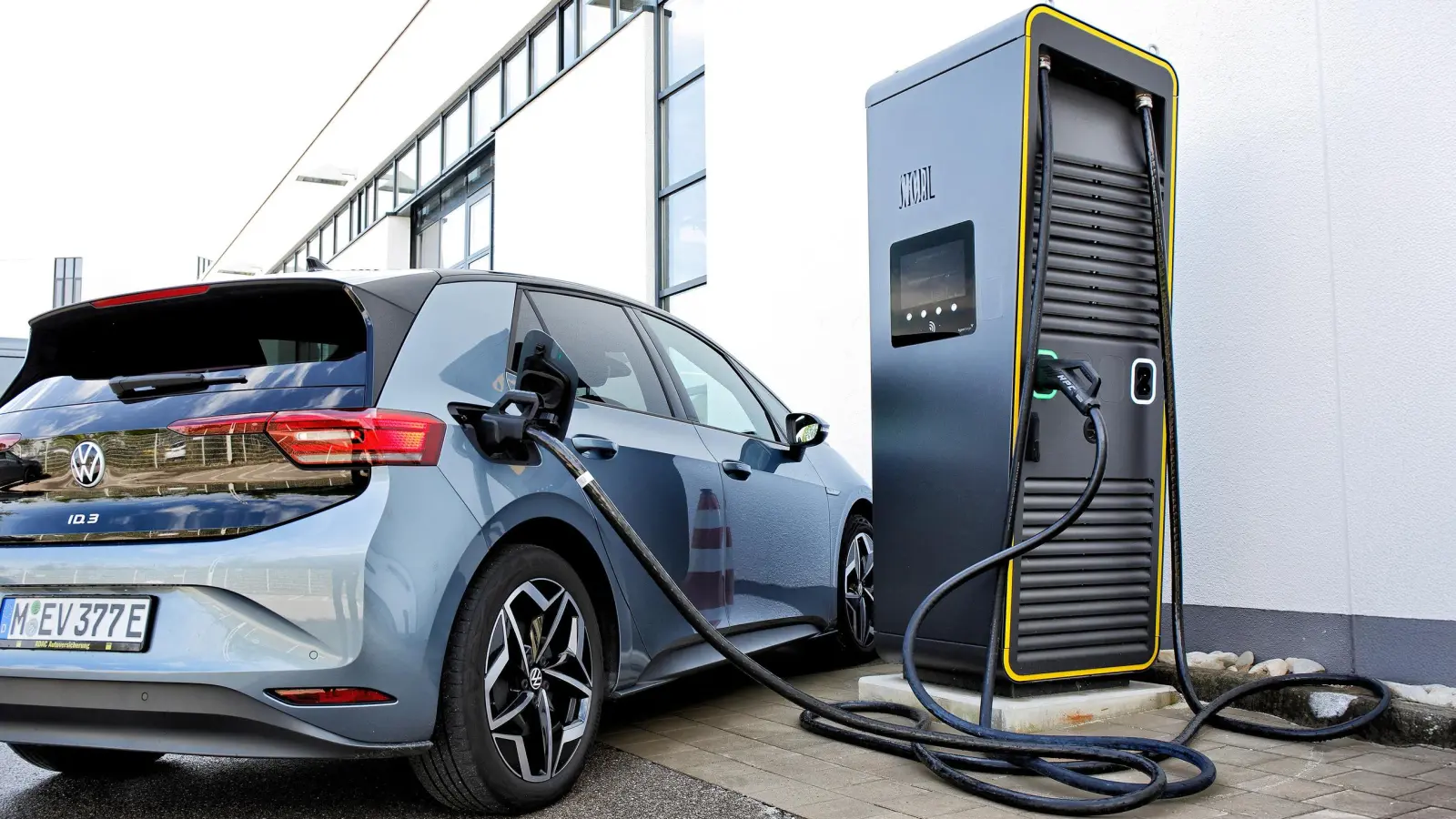 Am ADAC Technik-Zentrum in Landsberg wurden Tests zum Thema Ladeverluste durchgeführt.  (Foto: Ralph Wagner)