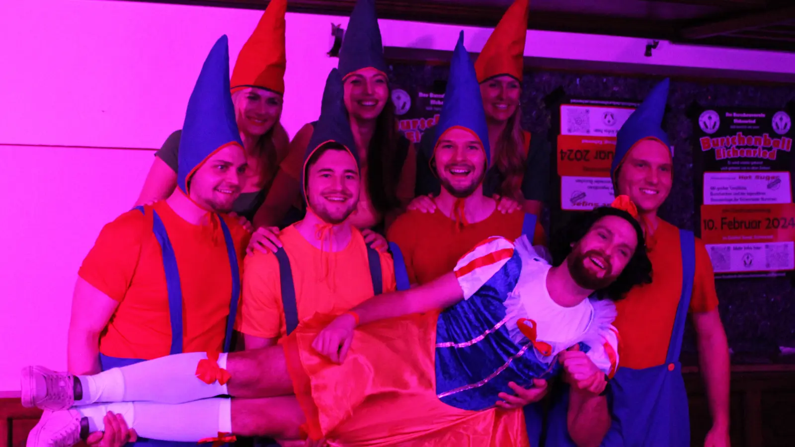 Die Partygäste dürfen sich auch dieses Jahr wieder auf einige Showeinlagen freuen. (Foto: FFW Moosinning)