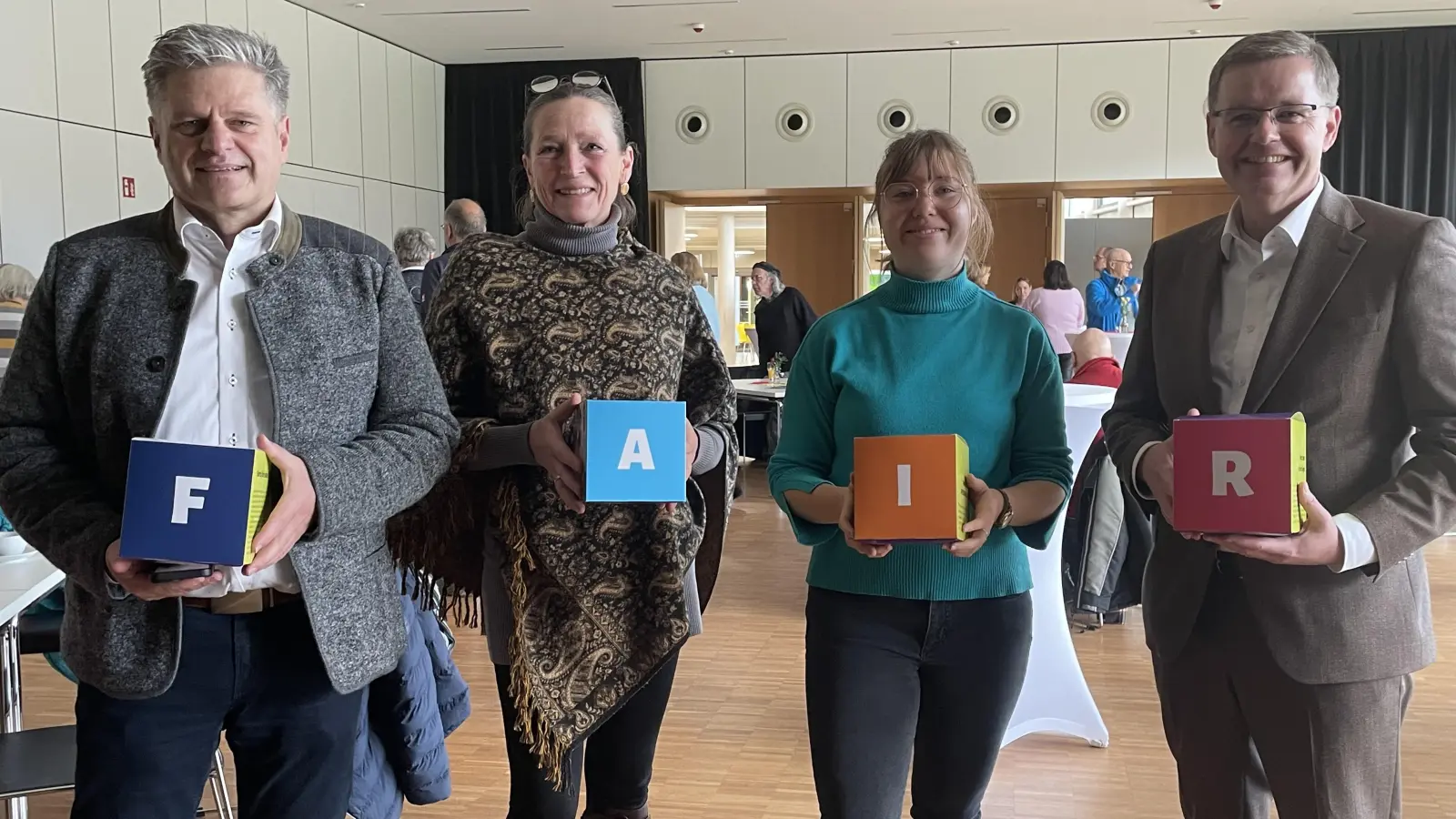 Planen Kooperationen in Sachen „Fairtrade” (von links): Allings Bürgermeister Stefan Joachimsthaler, Andrea Binder (Alling) und Christine Hammel sowie Gilchings Bürgermeister Manfred Walter. (Foto: pst)