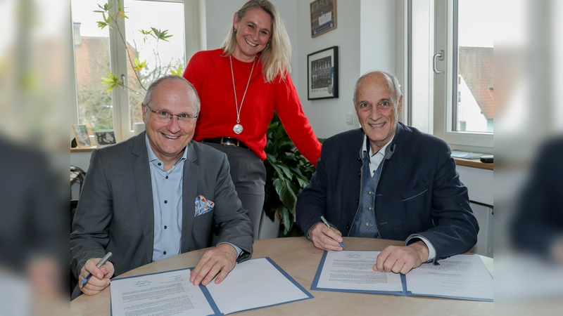 Freuen sich über die Kooperation (v.l.): Christian Schiller (1. Bürgermeister Herrsching), Sabine Lübbers (Verwaltung Herrsching) und Klaus Kögel (1. Bürgermeister Seefeld). (Foto: Gemeinde Herrsching)