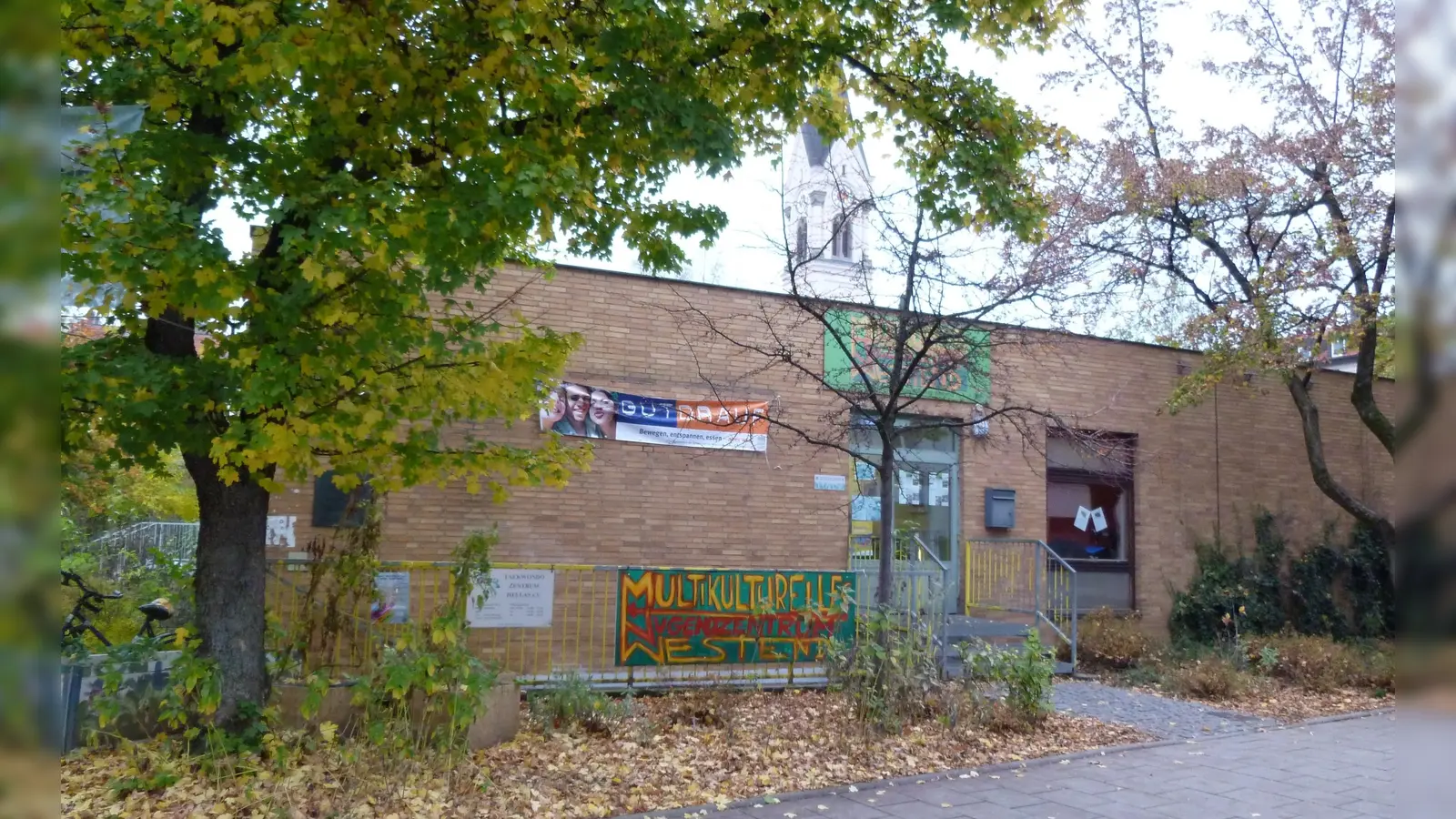 Das Multikulturelle Zentrum (MKJZ) beteiligt sich am Projekt „Stadtteilerkundungen im Stadtbezirk 8 Schwanthalerhöhe“, initiiert von Radio Lora. (Foto: Beatrix Köber)