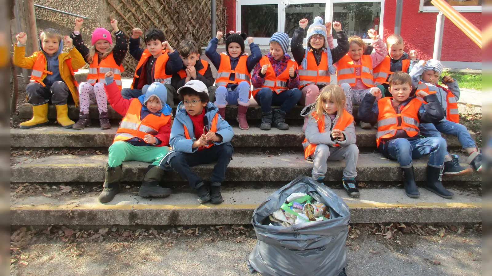 Geschafft: 14 Vorschulkinder vom Städtischen Kindergarten am Hirschanger sammelten fleißig Müll. (Foto: Stadt Starnberg)