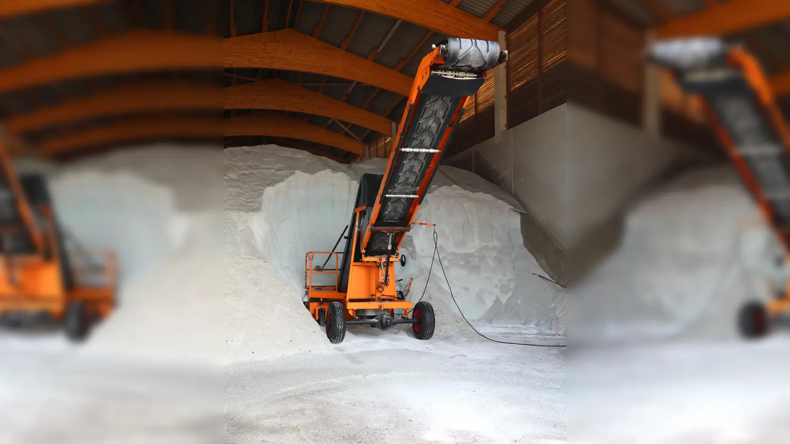 Insgesamt 3600 Tonnen Streusalz hat der Landkreisbauhof für diesen Winter eingelagert. (Foto: LRA Erding)