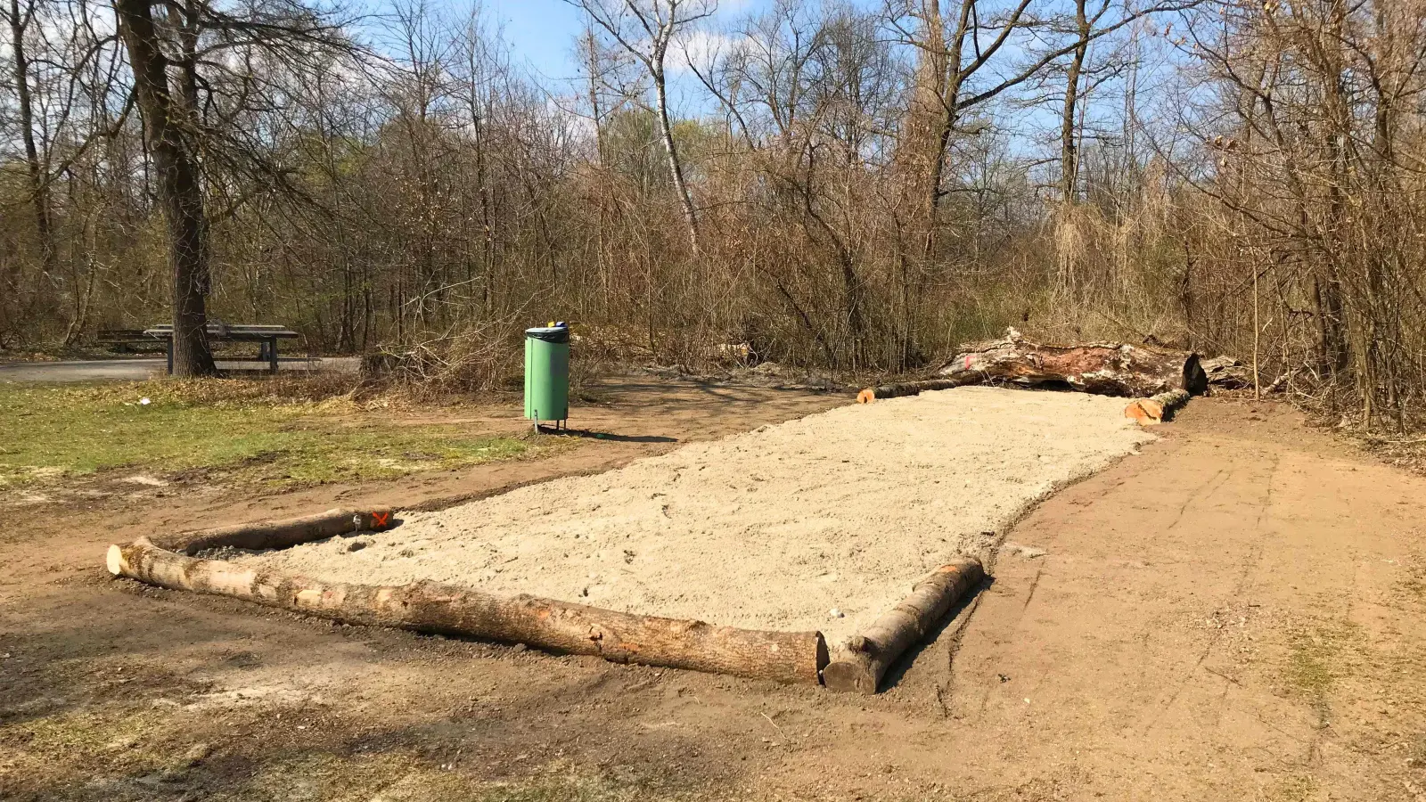 Die Sanierung der Sandbahn am Poschinger Weiher ist abgeschlossen. (Foto: Landratsamt München)