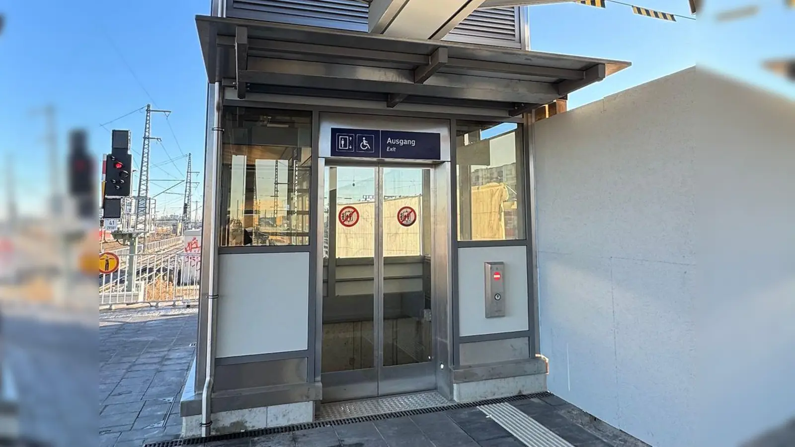 Der neue Aufzug an der S-Bahn-Station Laim ist in Betrieb.  (Foto: DB)