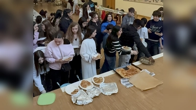 Das herzhafte und süße Mitbring-Buffett schmeckte allen Schülern. (Foto: Kerschensteiern Schule)