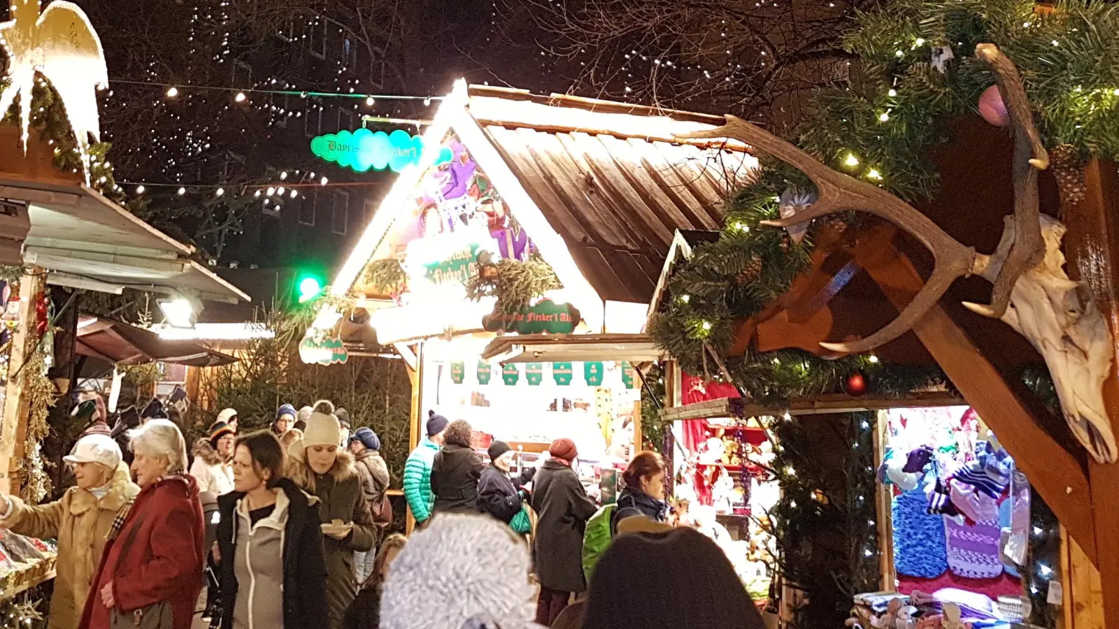 Nicht nur im Viertel bekannt und beliebt ist der Haidhauser Weihnachtsmarkt am Weißenburger Platz. (Foto: bs)