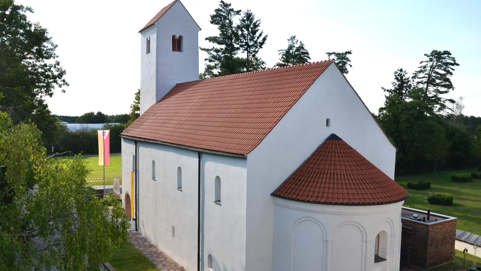 Ein echtes Kleinod: die 2013 nach Renovierung wiedereröffnete Kirche St. Aegidius in Keferloh. (Foto: Stephan Simon)