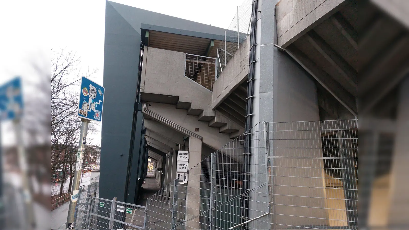 In der Nähe des Stadions an der Grünwalder Straße wurden zwei Jugendlichen Fan-Artikel geraubt.  (Foto: bas)