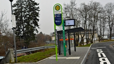Barrierefrei umgebaut: die Bushaltestelle an der S-Bahn-Station Neugilching. (Foto: Gemeinde Gilching)
