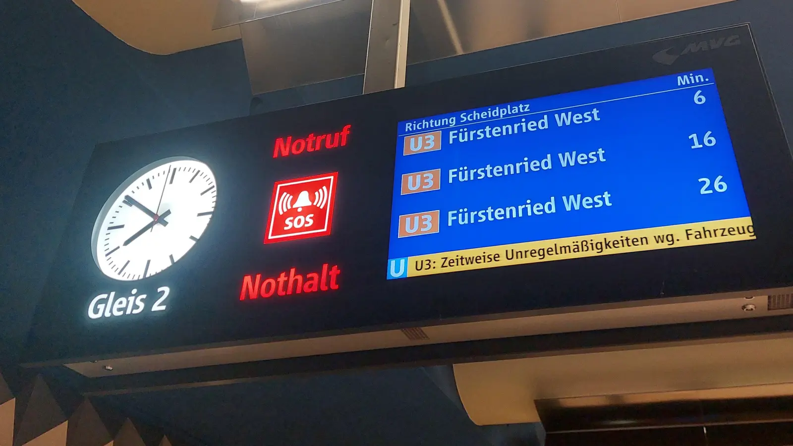 Unregelmäßigkeiten sind seit Wochen Alltag bei der Münchner U-Bahn. Dafür gibt es mehrere Gründe. (Foto: bas)