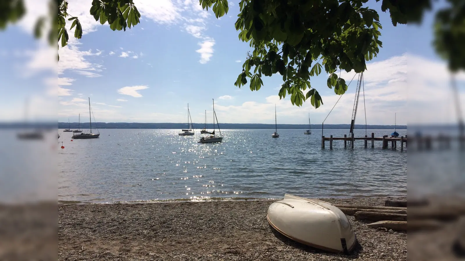 Die Auswirkungen der Pandemie auf den Tourismus im Freistaat Bayern waren auch im Mai gravierend. Unser Bild zeigt den Ammersee. (Foto: Daniel Mielcarek)