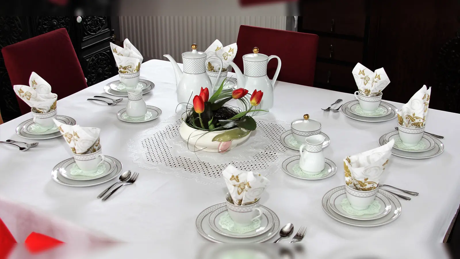 Bei Kaffee und Kuchen werden für den neuen Frauentreff Ideen gesammelt.  (Foto: chk)