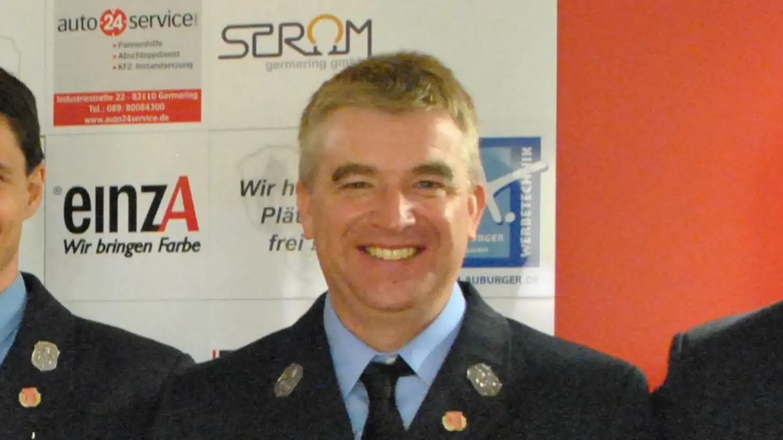 Oberbürgermeister Andreas Haas (links), die Vorstandsvorsitzenden Stefan Heyne und Julia Lichti sowie der ehemalige Kommandant Michael Kleiber (rechts) wünschten dem neuen Kommandanten Thomas Mayrhofer (2. von links) und dessen Stellvertreter Ludwig Deimel (Mitte) viel Erfolg bei ihren anstehenden Aufgaben.  (Foto: Feuerwehr Germering)