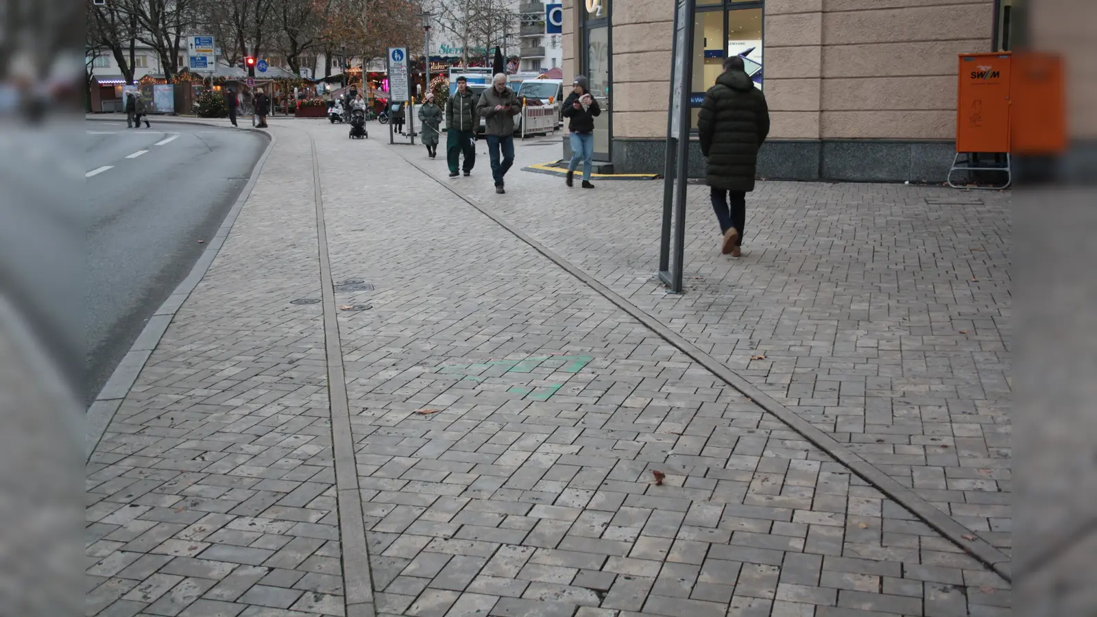 Wo ist hier am Harras der Gehweg, wo der Radlweg? (Foto: job)