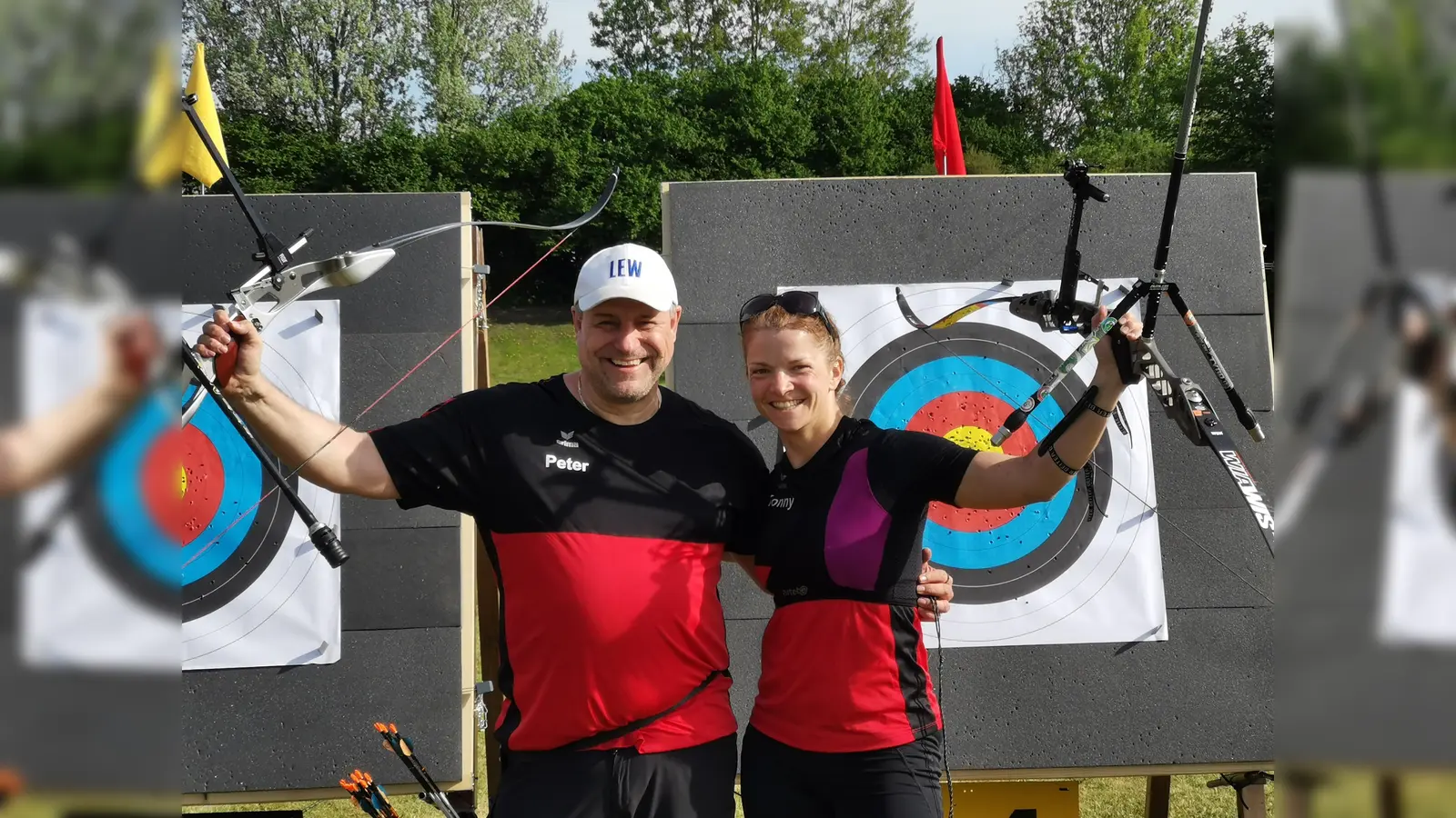 Kornelia Bauer und Peter Zeller von den 1.Dachauer Bogenschützen lieferten souveräne Leistungen beim 30. Maiturnier in Ergolding ab. (Foto: TSV)