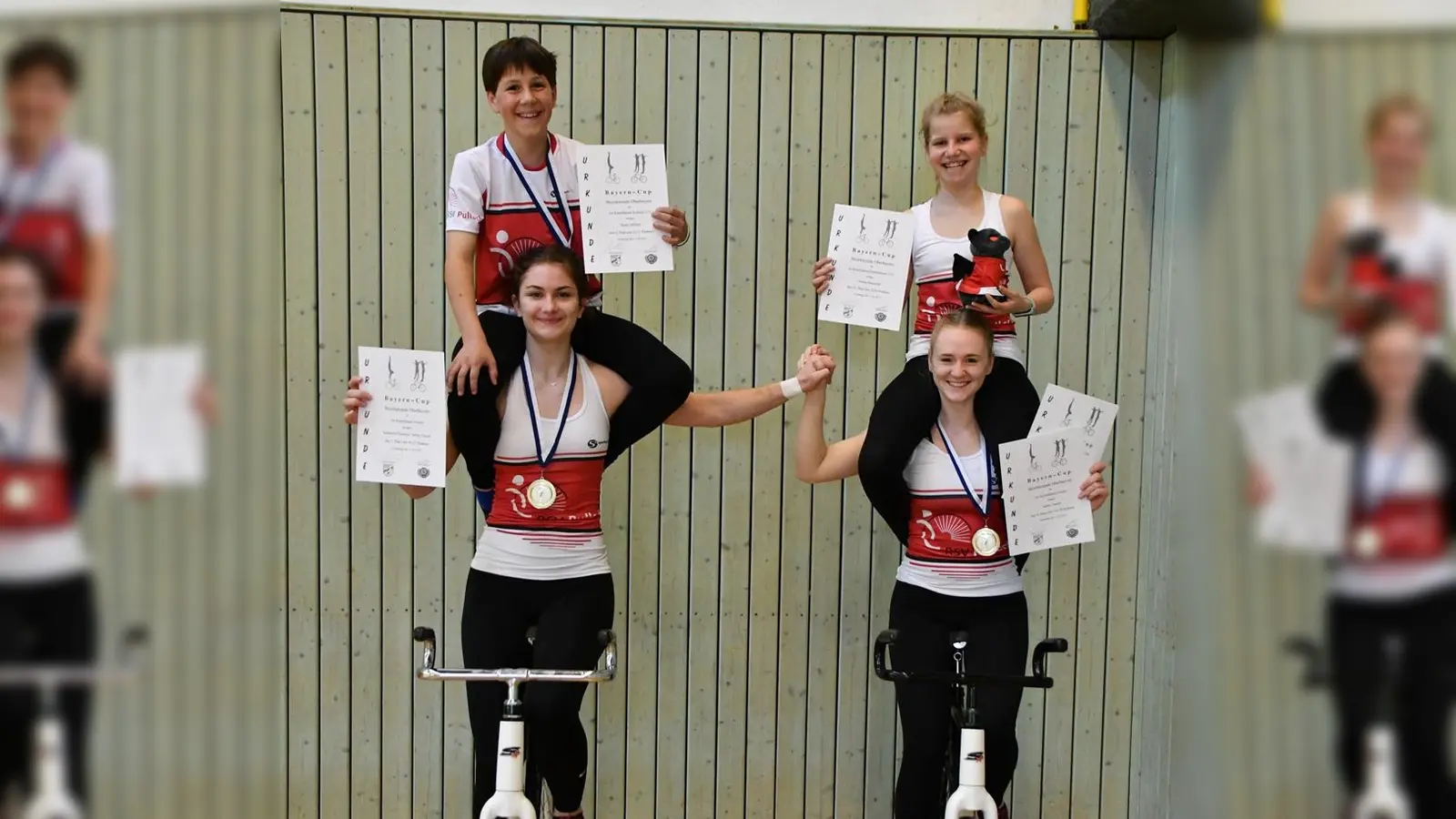 Stolz auf ihre Erfolge (oben von links): Benno Mallach und Theresa Demmeler sowie (unten von links) Sabine Tausch und Katharina Hupfauer. (Foto: RSV Pullach)