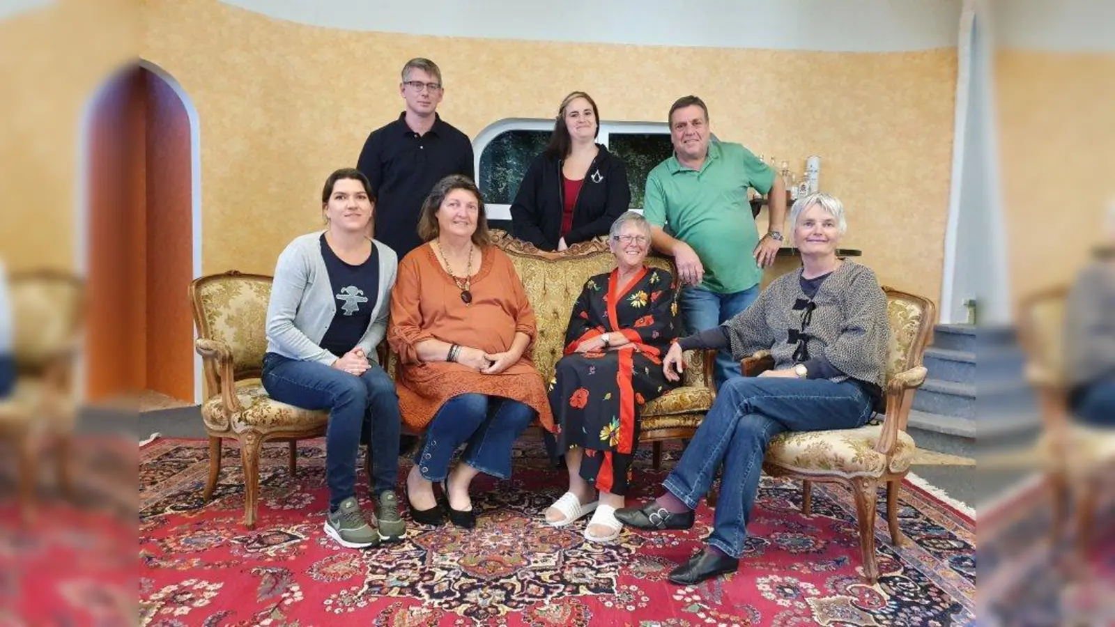 Die Akteure der Theatergruppe St. Quirin. Sie zeigen das Stück „Was dem einen recht ist”. (Foto: Theatergruppe St. Quirin)