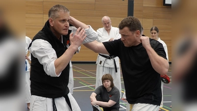 Sich behaupten können: Jürgen Kestner und Rudi Russ (links) leiten den Lehrgang für Selbstverteidigung und Selbstbehauptung in Herrsching. (Foto: 1.Budo-Verein Herrsching e.V. )