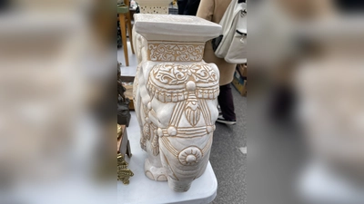 Schönes und Nützliches findet man auf dem Flohmarkt in Neuperland. (Foto: hw)
