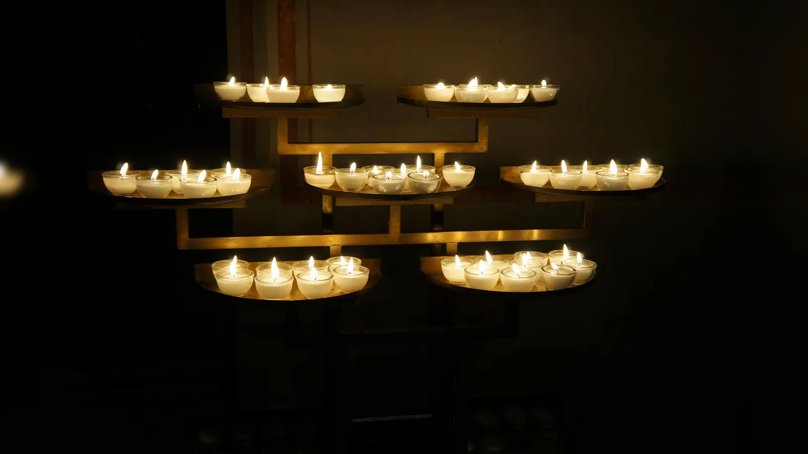 Signifikant mehr Menschen sind seit dem Ausbruch an Corona gestorben als im vergleichbaren Zeitraum. (Foto: hw)