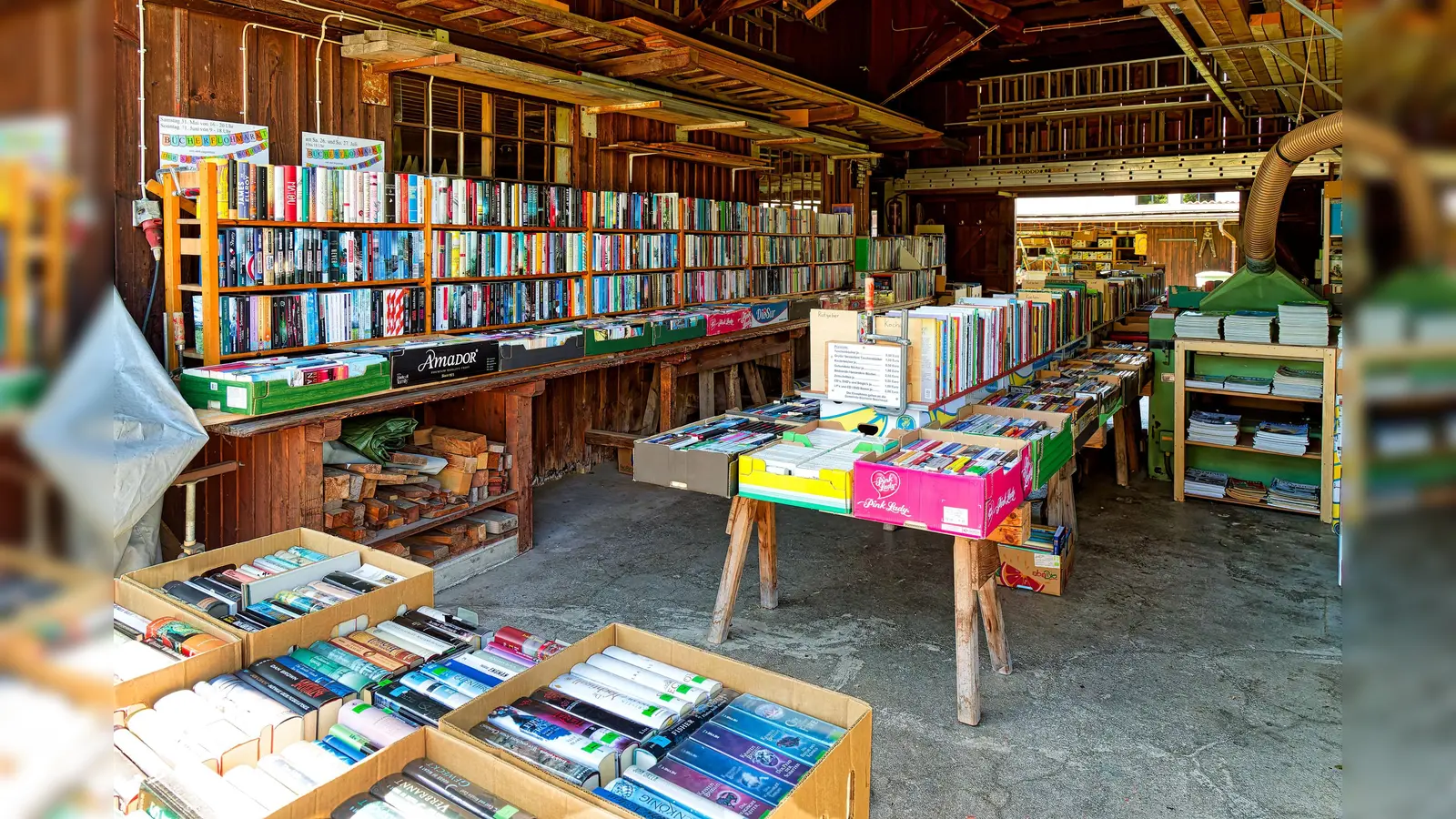 Auf dem Fohmarkt gibt es nicht nur Bücher, sondern auch CD's, Schallplatten und DVD's. (Foto: Gemeindebücherei Seeshaupt)