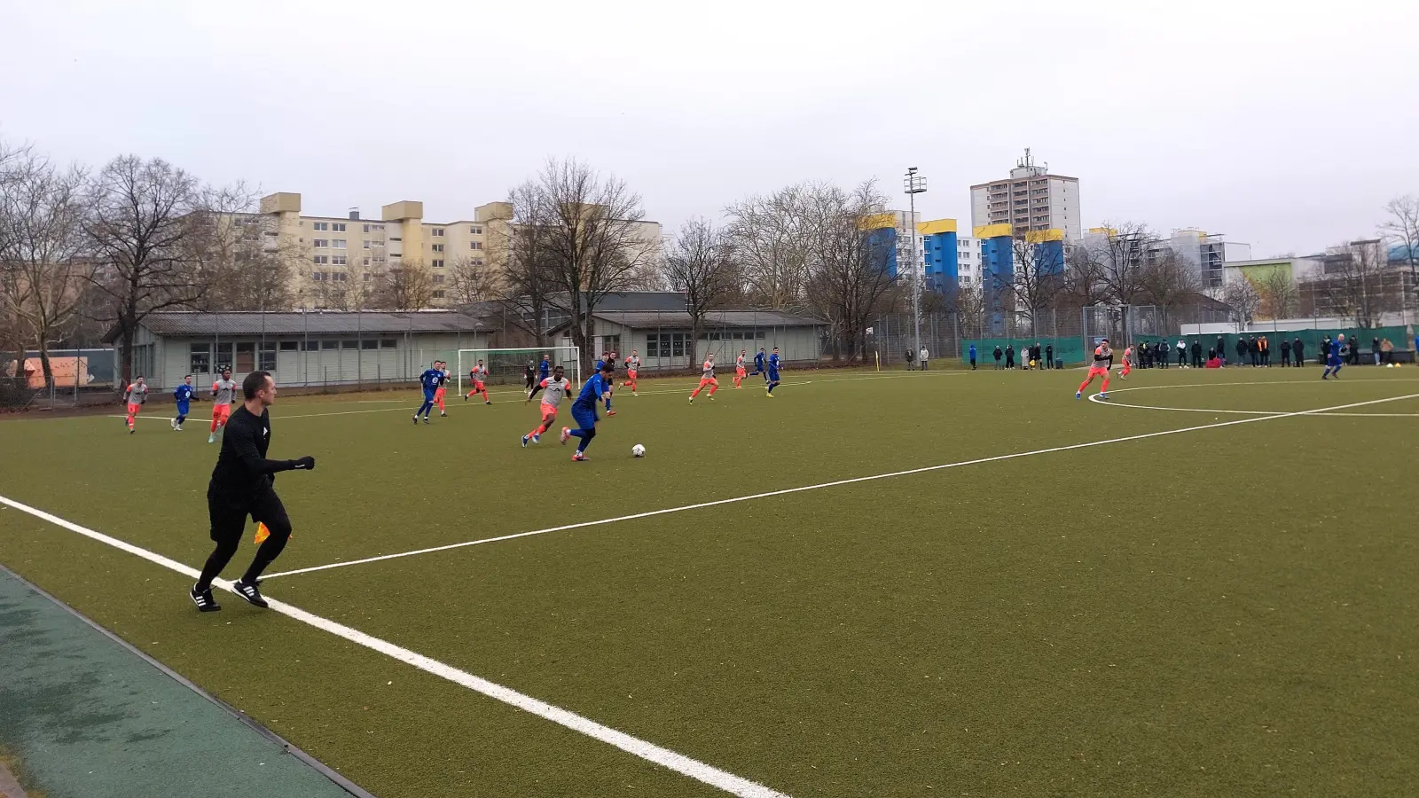 Auf der Bezirkssportanlage Bert-Brecht-Allee wird nach fast 20 Jahren wieder Landesliga-Fußball zu sehen sein: Der SVN München hat den Aufstieg perfekt gemacht. (Archivbild: bas)