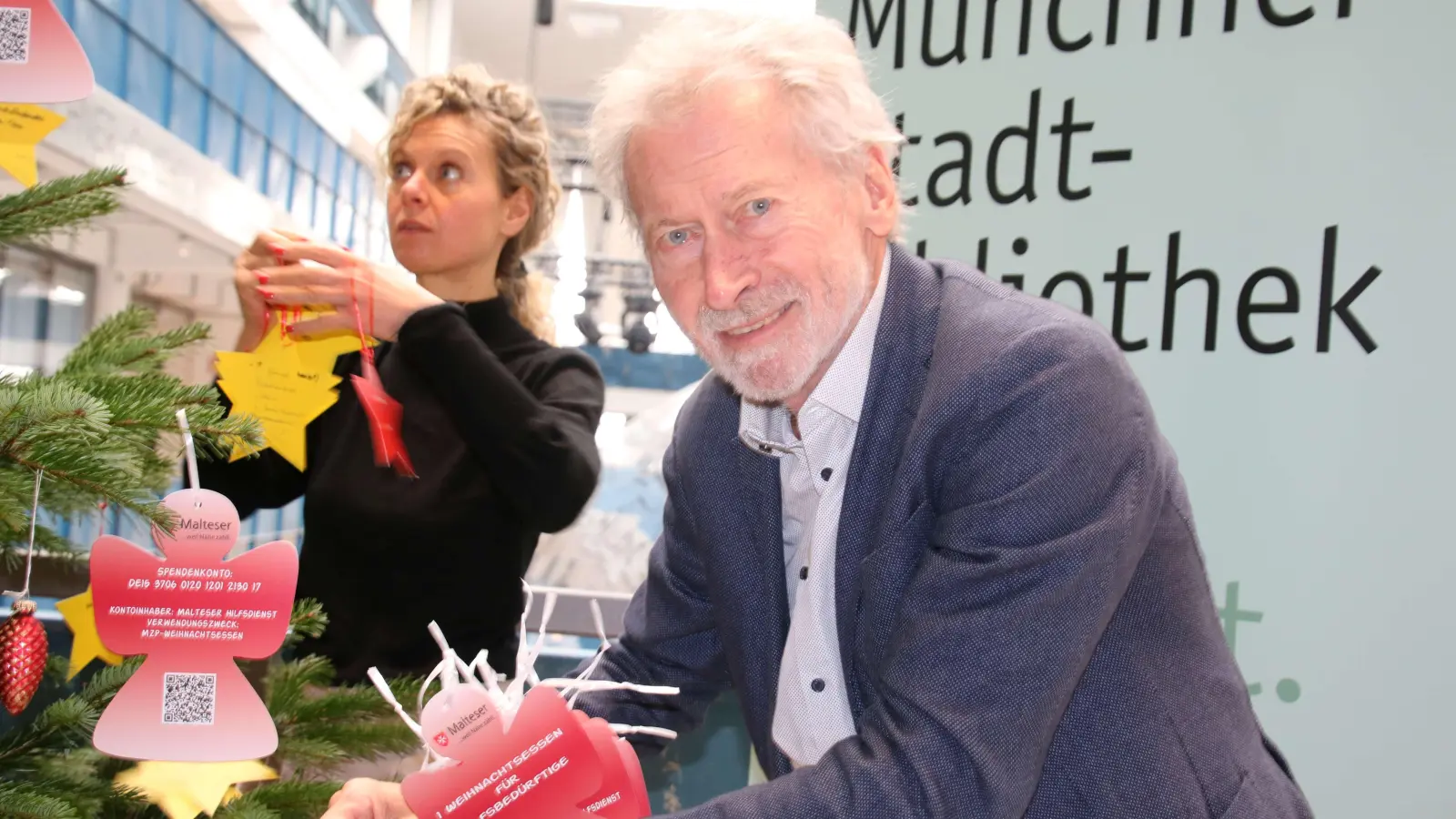 Paul Breitner unterstützt die Wunschbaumaktion als Schirmherr der Mahlzeitenpatenschaften. Patenschaften sind dieses Jahr auch Bestandteil der Wünsche an den Malteser Wunschbäumen. (Foto: Malteser/Horlemann)