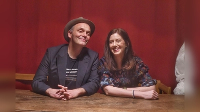 Moderiert wird der Abend von Frank Klötgen und Claudia Pichler.  (Foto: Euro Rohn )