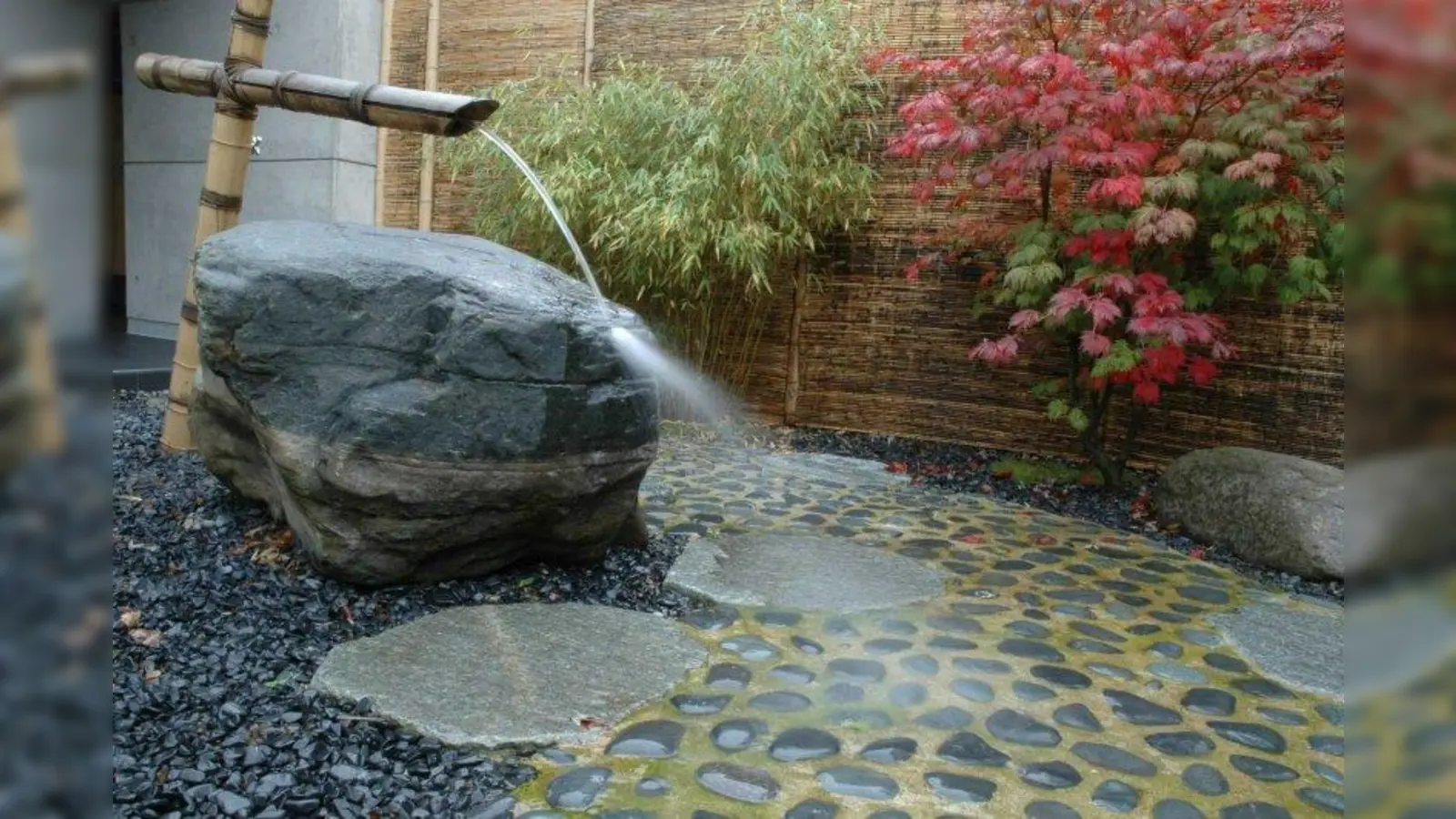 Der Freluftgarten in der Saunalandschaft im Forstenrieder Bad. (Foto: SWM / Kerstin Groh)