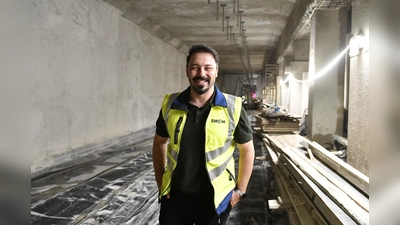 Mehmet Dönmez leitet die Sanierung des U-Bahnhofs Poccistraße. (Foto: MVG)